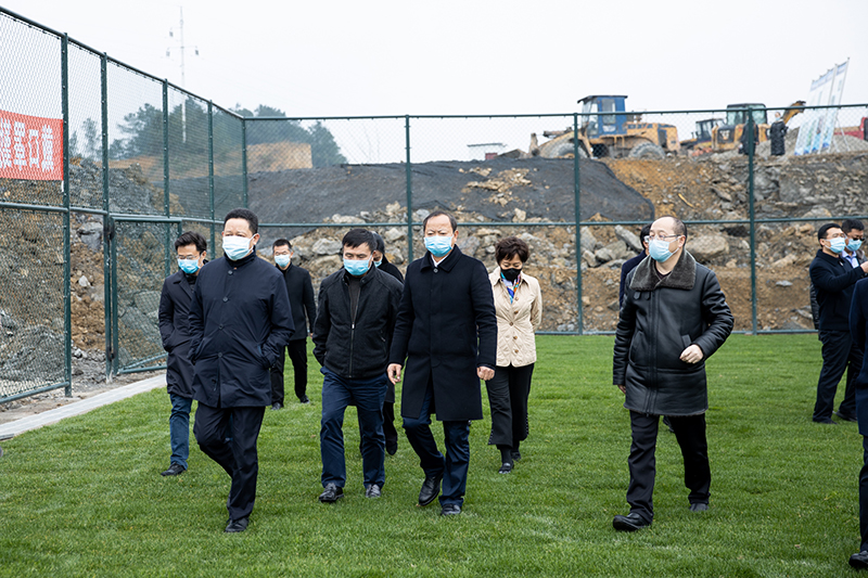 副省長楊興平調(diào)研川威集團連界足球競訓基地并指導防疫工作(圖3)
