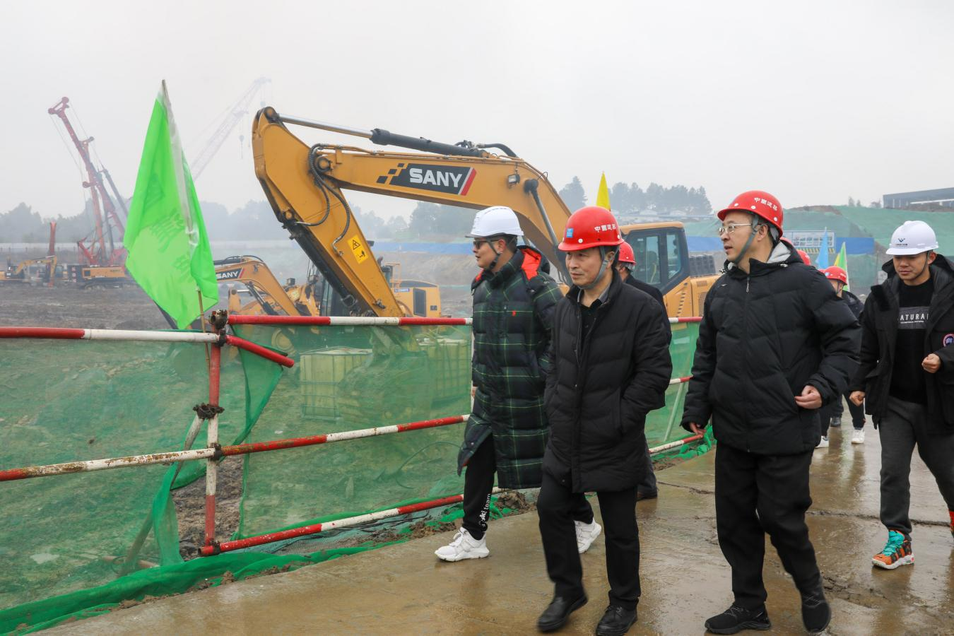 王勁董事長調研連界基地轉型升級工程項目(圖1) 王勁董事長調研連界基地轉型升級工程項目(圖1)