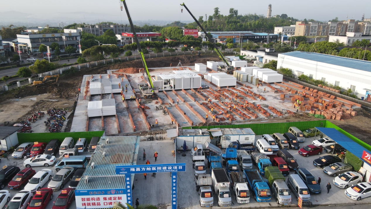 內江市委常委蔣學東到集團承建的隆昌方艙醫院項目 調研檢查工作(圖3) 內江市委常委蔣學東到集團承建的隆昌方艙醫院項目 調研檢查工作(圖3)