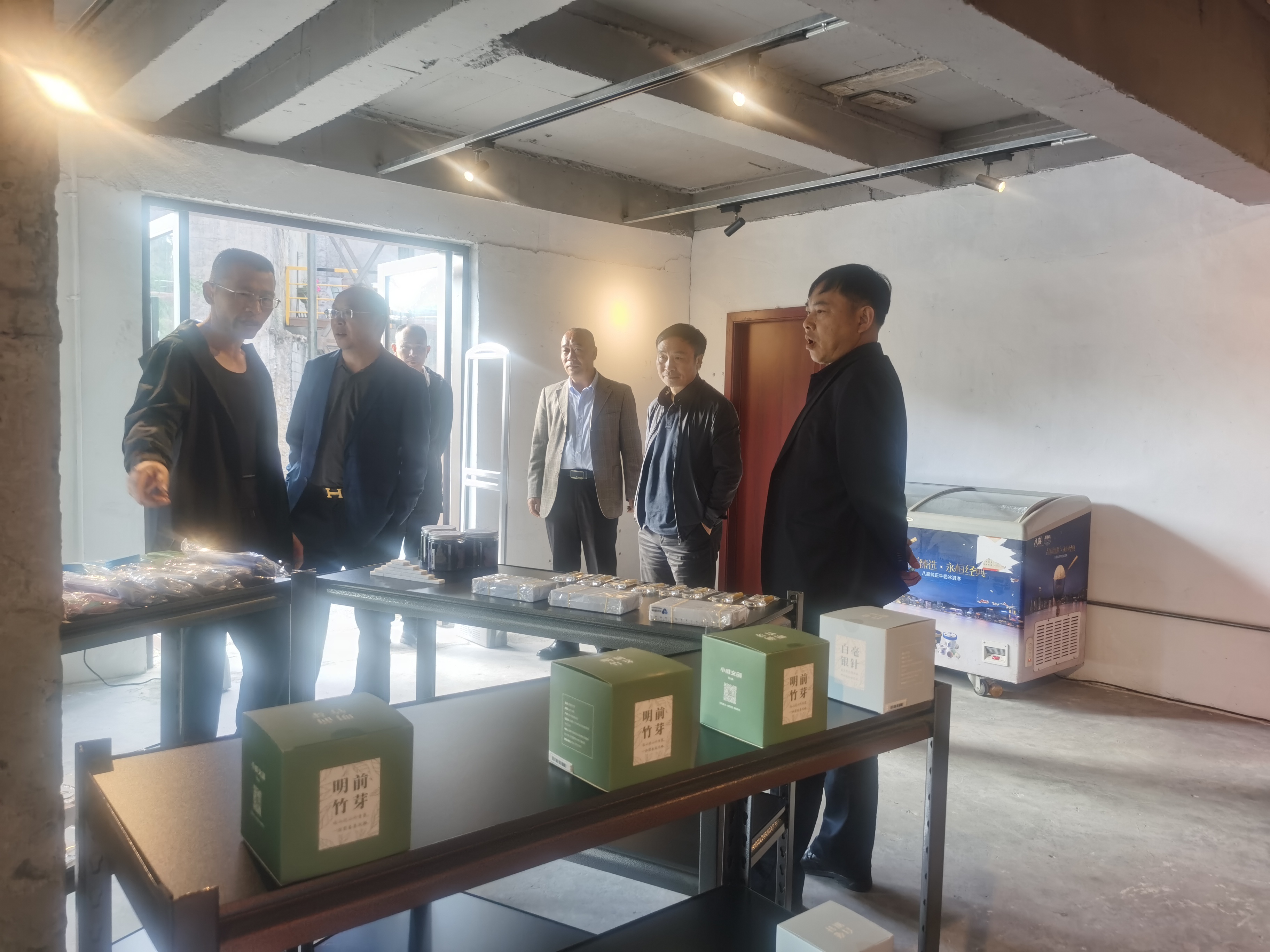 堅持熱愛 不負耕耘——集團董事長王勁蒞臨工業研學旅行營地視察指導(圖2) 堅持熱愛 不負耕耘——集團董事長王勁蒞臨工業研學旅行營地視察指導(圖2)
