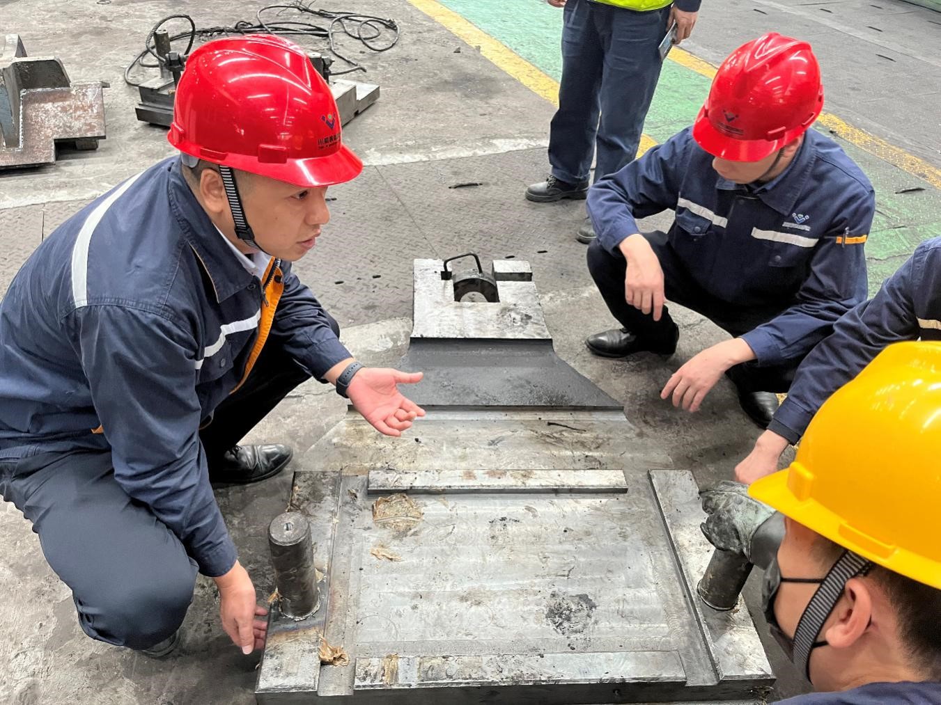 風雨多經志彌堅 氣貫長虹渡關山——釩鈦科技板材生產突破13萬噸大關紀實(圖4) 風雨多經志彌堅 氣貫長虹渡關山——釩鈦科技板材生產突破13萬噸大關紀實(圖4)