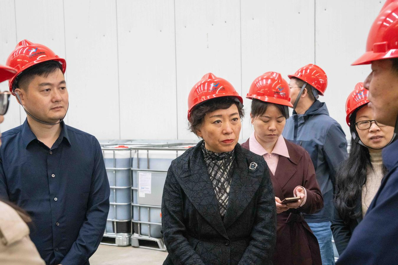 市人大常委會副主任陳朗一行到四川省興欣釩科技有限公司調研(圖2) 市人大常委會副主任陳朗一行到四川省興欣釩科技有限公司調研(圖2)