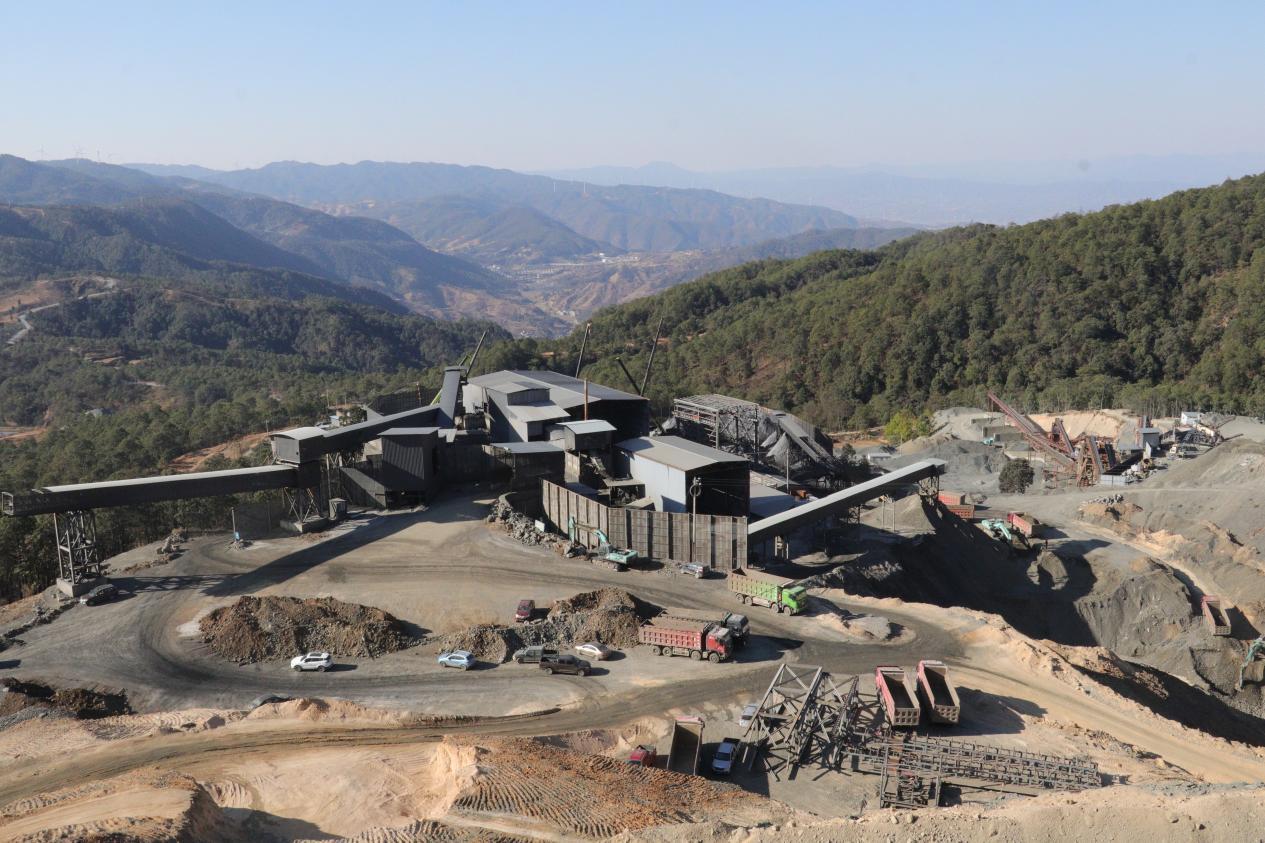 破舊立新,搬出新天地 ——礦業(yè)總公司秀水河一段破碎及球磨搬遷項(xiàng)目紀(jì)實(shí)(圖4) 破舊立新,搬出新天地 ——礦業(yè)總公司秀水河一段破碎及球磨搬遷項(xiàng)目紀(jì)實(shí)(圖4)
