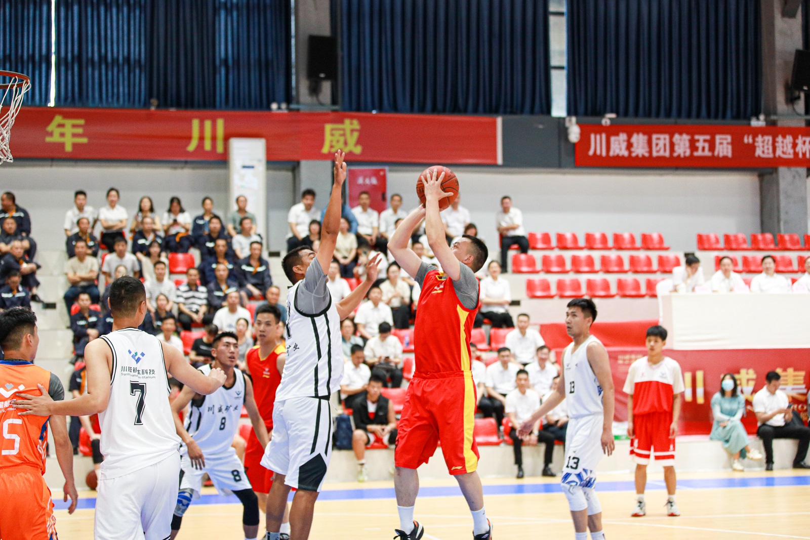 川威集團第五屆“超越杯”體競聯賽精英賽隆重舉行(圖4) 川威集團第五屆“超越杯”體競聯賽精英賽隆重舉行(圖4)