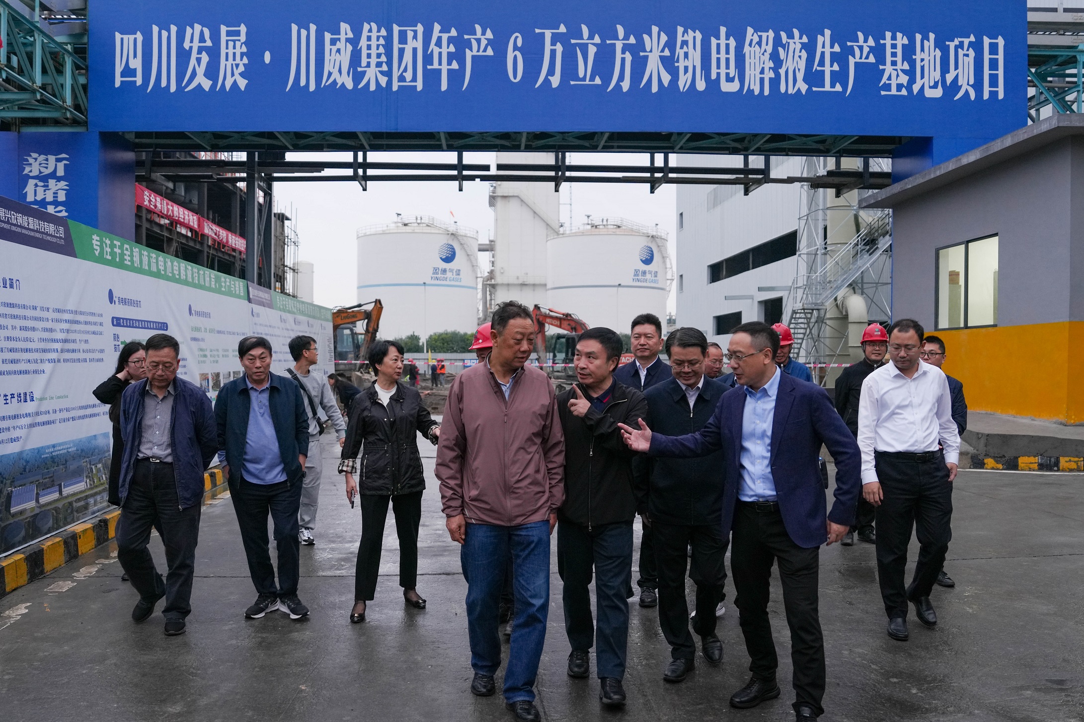 省高科協理事長，省政協黨組原副書記、副主席曲木史哈一行到川威調研