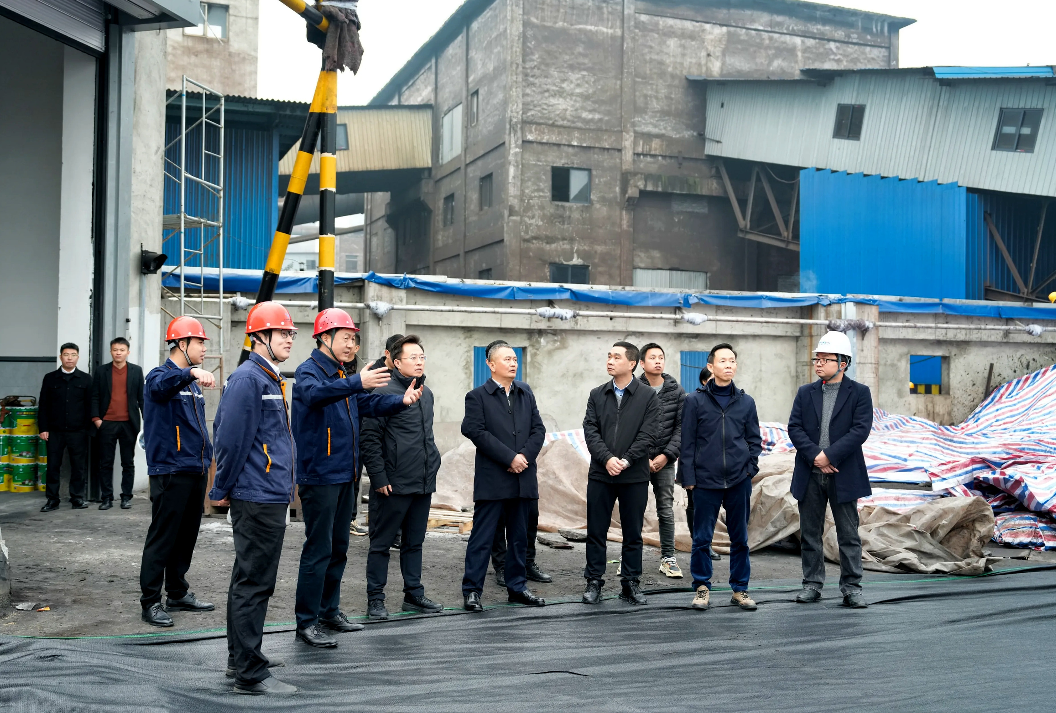 市人大常委會副主任曾云忠一行到川威督導超低排放改造項目建設“進度條”(圖1) 市人大常委會副主任曾云忠一行到川威督導超低排放改造項目建設“進度條”(圖1)