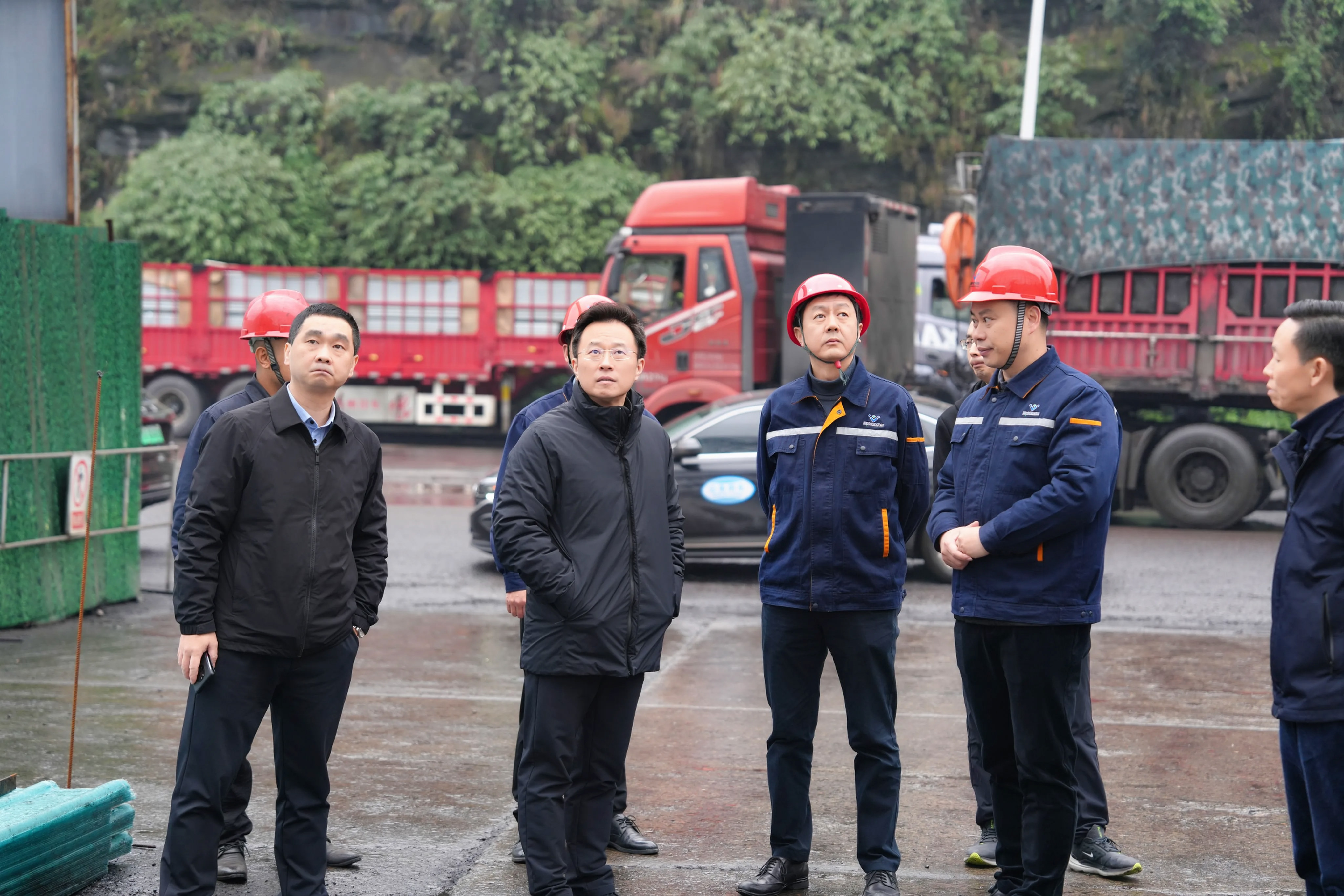 市人大常委會副主任曾云忠一行到川威督導超低排放改造項目建設“進度條”(圖2) 市人大常委會副主任曾云忠一行到川威督導超低排放改造項目建設“進度條”(圖2)
