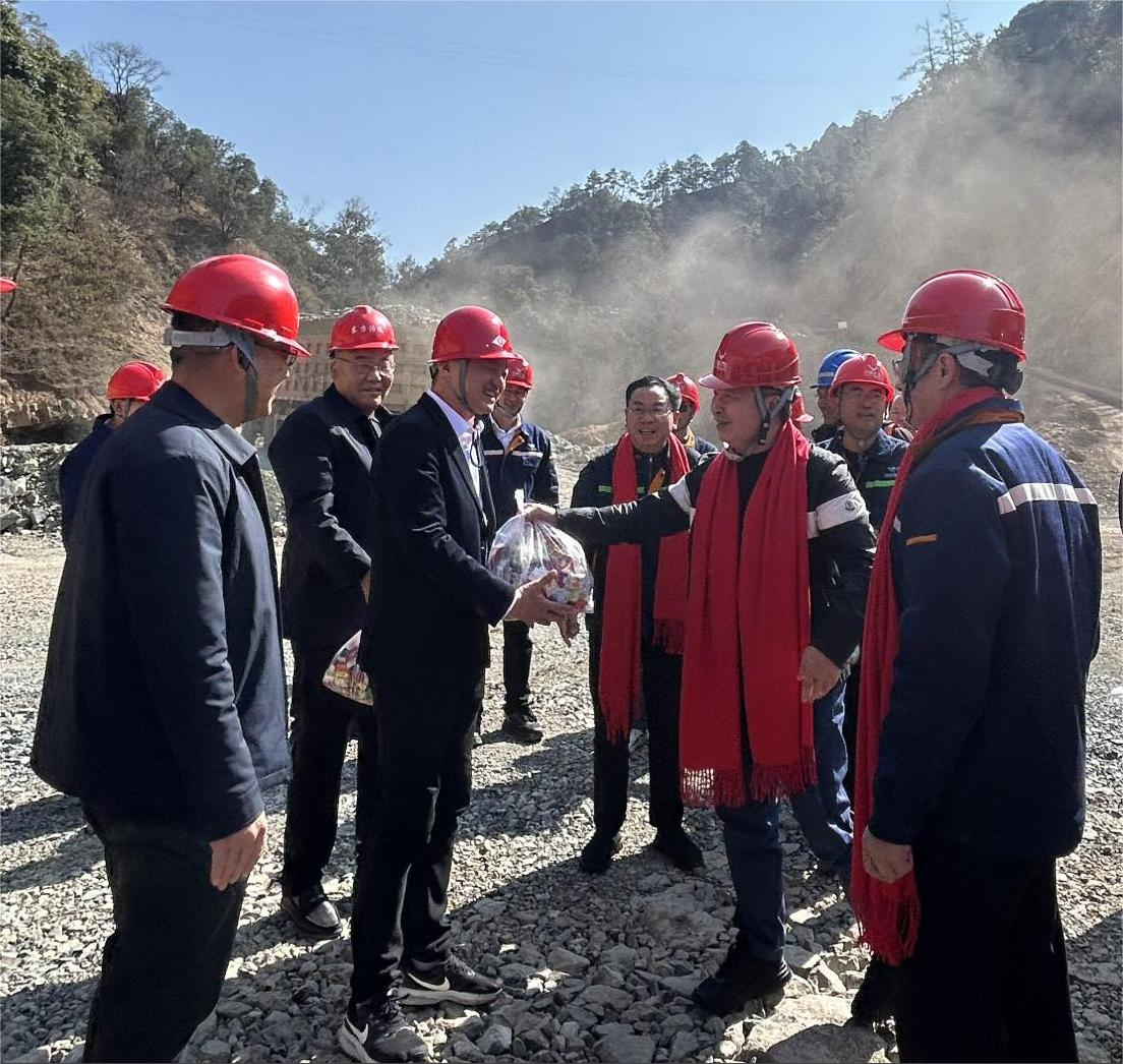 新春第一天董事長到礦山(圖1)